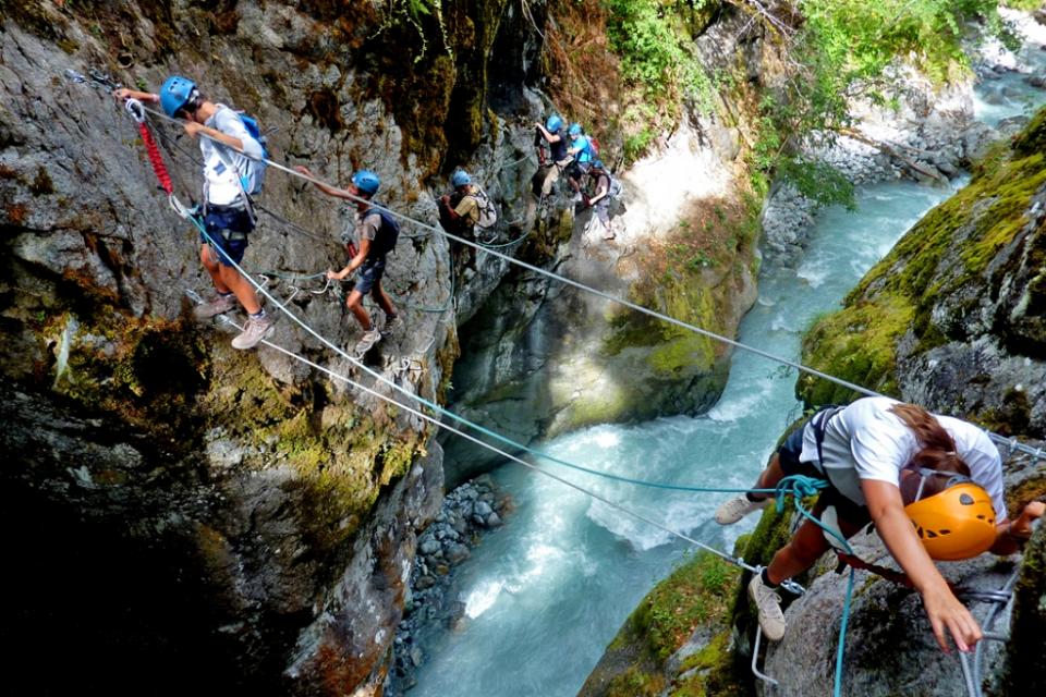 Via ferrata dans les gorges d'Ailefroide